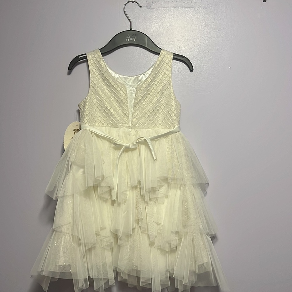 Girls size 6 brand new with tag! Great buy! - Picture 2 of 2